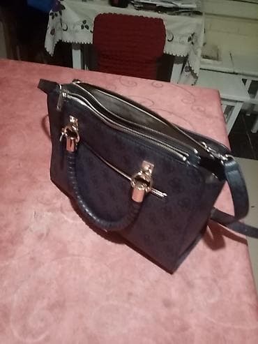 replay torba bela: Guess ženska torba – tamnoplava/črna monogram - Model sa kratkim — 3