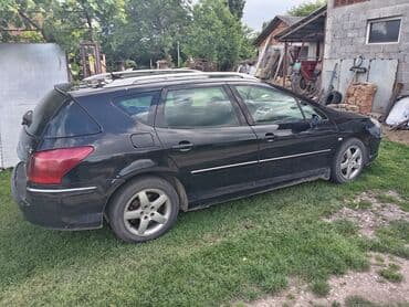 lidl presvlake za auto: Peugeot 407 SW karavan u crnoj boji. Vozilo ima krovne nosače i alu — 4