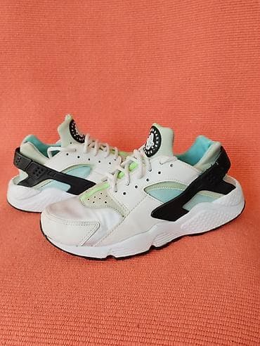 nike 39: NIKE HUARACHE RUN I patike broj 40, kao br 39 Duzina unutrasnjeg — 8