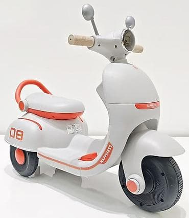 Vespa 6V – narandžasto-siva (Simple) Realističan dizajn skutera