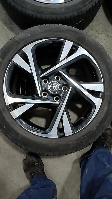 auto delovi backa palanka: Komplet od 4 aluminijumske felne sa gumama za Toyota vozila. - — 2