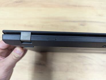 motor za usisivac samsung 1800w: Intel Core i7, 16 GB OZU, 15.6 " — 13