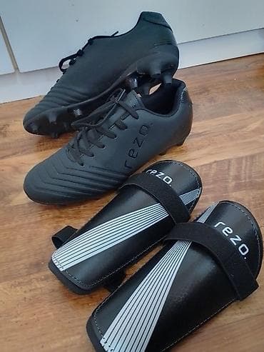 Sport i razonoda: Kopacke broj 42 i stitnici su u perfektnom stanju, doneseni su iz — 1