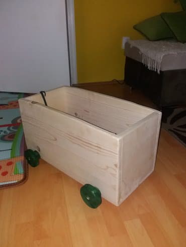 Kolica za bebe: ﻿Vagon-kutuja za odlaganje decjih igracaka. Ako se uzima preko 3 — 1