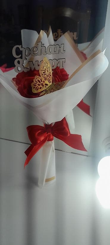 Sobne biljke: Buket za 8. mart – dekorativni mini buketi od veštačkih ruža - — 1