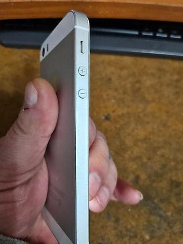 Car Electronics: Apple iPhone 5S sivi/srebrni sa 16 gb memorije baterija dobra sim — 3