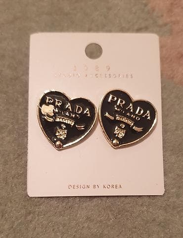 Prada Milano srce mindjuše, crne symbole, u obliku srca. Heart Enamel
