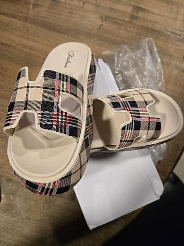 Ženske klompe/sandale sa dvostrukim kaišem i kariranom šarom -