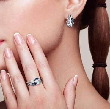 Komplet minđuše i prsten
Prsten veličina 7 8 9 10 11
Cena:1400din