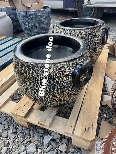 mala wc solja za decu: Velike dekorativne saksije/žardinjere od veštačkog kamena sa rustičnom — 1