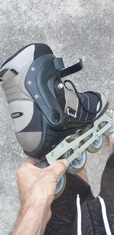 Roleri i rolšue: Roleri, očuvani, hvali 1 točak na jednom gazištu, inače nema ulaganja — 4