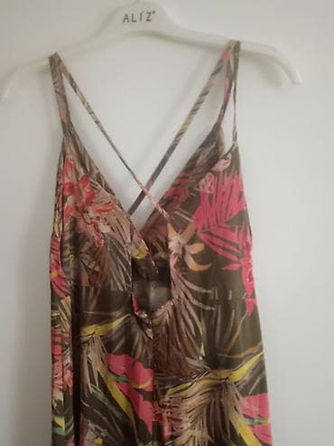 ideal gace: Duga letnja haljina sa tropskim printom - Model: maxi haljina na — 2