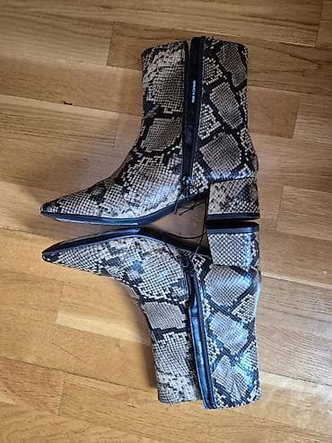 Ženske kratke čizme sa printom zmijske kože – M&S - Model