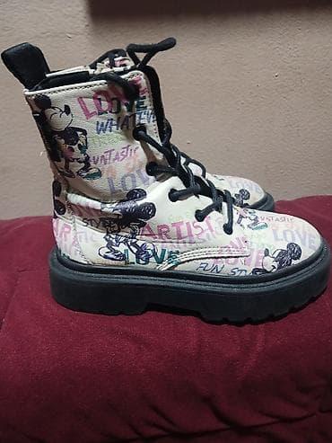 kamera za decu: Dečje čizme sa Disney motivom – šareni print sa Mikijem i natpisima — 2