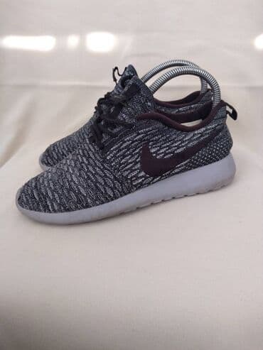 zenske patike n: NIKE original zenske patike br 38, koriscene kratko. Duzina — 2