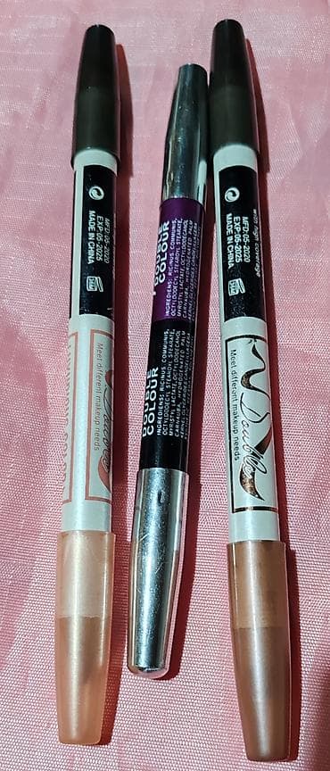 crop top h: Set kozmetike za usne i obrve – više komada Sadržaj: - Tečni ruževi i — 3