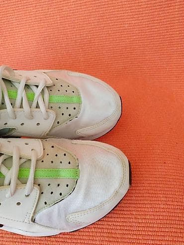 nike 39: NIKE HUARACHE RUN I patike broj 40, kao br 39 Duzina unutrasnjeg — 6