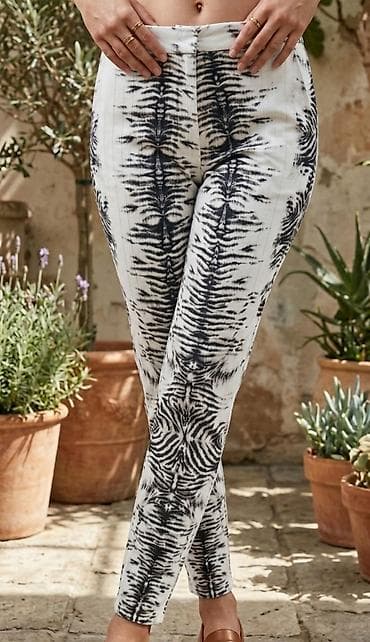 Ženske uske pantalone sa printom - Model: slim/skinny kroj, visok