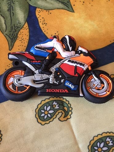 zvucnici za kafice: USB Flash 64 GB - HONDA Prelep USB 2.0 stik od 64 GB. Kapacitet je — 7