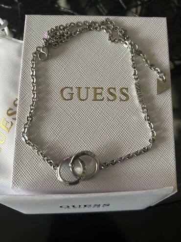 Ogrlica sa priveskom, Guess