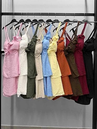 zute pantalone: Letnja mini haljina na bretele sa cvetnim detaljima
2500 din
S M L — 4