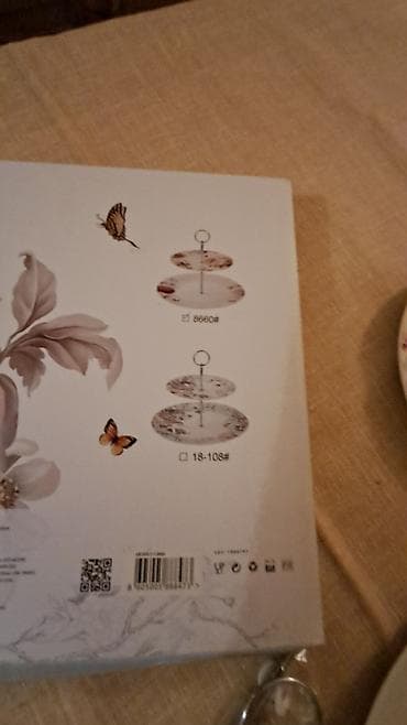 posude za kafu i secer jysk: Dvospratna etažna tacna za posluživanje kolača/voća – porcelan - Set — 1