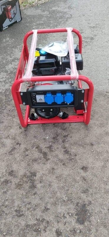 kljuc za busilicu: Honda 4.2kw benzin Pali na kljuc I na kanap Ima 3 monofazne uticnice — 2