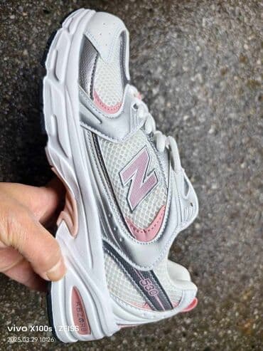pantalone sa grejacima: New Balance, bоја - Bela — 1