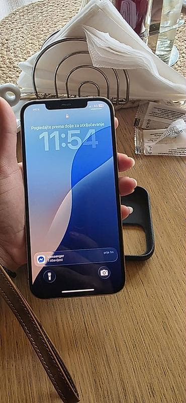 punjac za laptop asus cena: Apple iPhone (serija Pro) – zlatna/biser bela boja - Telo sa ravnim — 6