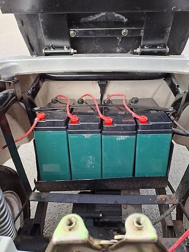 Aprilia: Električni trotočkaš/senior skuter - Stabilna trotočkana šasija sa — 1