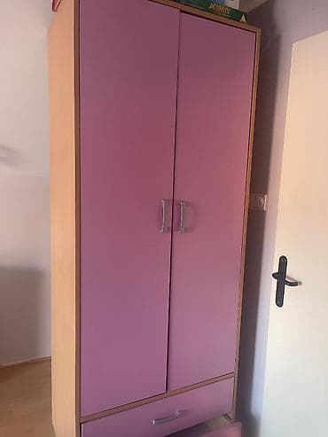 deciji ormari polovni: Dvoslojni garderober sa dvokrilnim vratima u rozoj boji, idealan za — 1