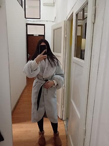 zara sivi kaput: Ženski zimski kaput do ispod kolena u svetlosivoj boji. - Kroj — 3