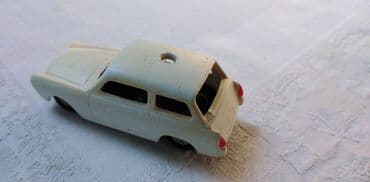 two and a half men s prevodom: Mehanotehnika Innocenti Austin A 40, 1:43 plastican, fali pr. maska i — 3