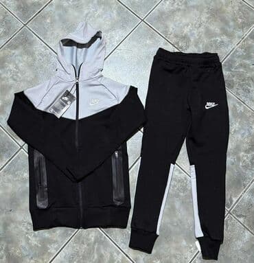 Nike komplet trenerke – gornji deo sa kapuljačom i donji deo - Model na lalafo.rs Nike komplet trenerke – gornji deo sa kapuljačom i donji deo - Model