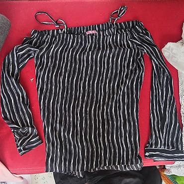 top shop proizvodi: Ženska odeća – set komada - Crna bluza od laganog materijala, V-izrez — 8