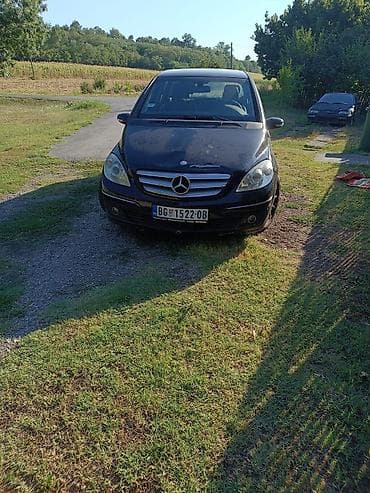 DELOVI. Mercedes-Benz B-Klasa B180 CDI, hečbek/MPV. - Dizel motor — 1