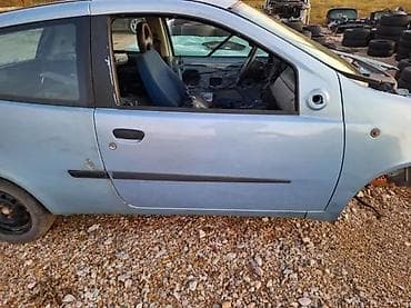 auto plac sirena: FIAT PUNTO VRATA PLAVA BOJA | Punto 3v vrata u plavoj boji. Cena se — 3