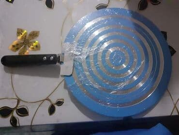 pasirka za paradajz: Ravan tiganj za palacinke 28 cm, ne lepi se.
Cena 1450 din — 3