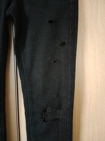 ps pantalone 2023: Mango jeans crne farmerke
 Veličina 34
kratko nošene
Cena 800 din — 3