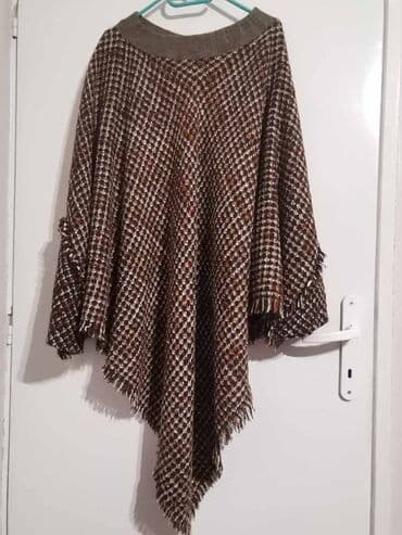 PELERINA Pelerina odličan je izbor za hladne dane . Veličina 2XL - na lalafo.rs PELERINA Pelerina odličan je izbor za hladne dane . Veličina 2XL -