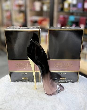 Donji delovi trenerke: Parfem prikazan na slici je Carolina Herrera Good Girl Blush Elixir — 1