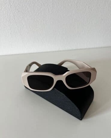 mint sako: Naocare kupljene u inostranstvu, original naravno. Cena im je inace — 5