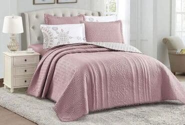 slavski sto i klupe: ✨️Štepani prekrivač-230*240 ✨️Čaršaf-220*230 ✨️Jastučnice štepane-2x5 — 4