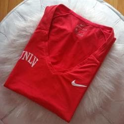 majice sa karnerima na rukavima: Original Nike DRI-FIT crvena majica, S Nova majica za trening — 1