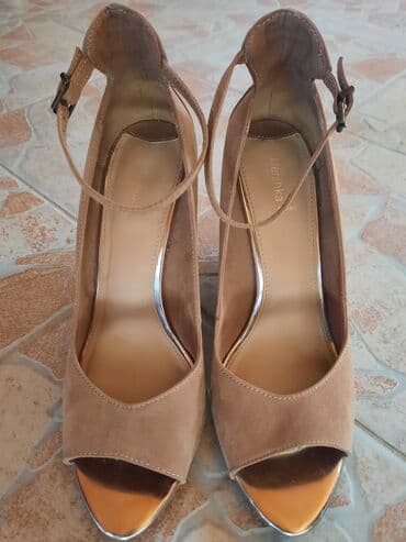 c a kupaći kostimi za punije dame: Sandals, Bershka, 40 — 1
