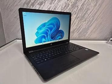 staklo: ,HP laptop sa ekranom većeg formata, u crnoj boji, pogodan za — 1