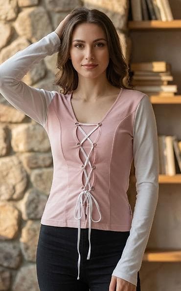 Ženska majica sa dugim rukavima i korset‑vezivanjem sprijeda - Model