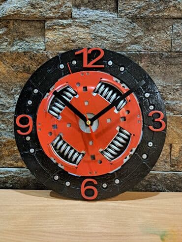 Figure: Zidni sat, Novo — 2