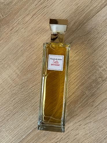 Elizabeth Arden 5th Avenue je ženski elegantan svež cvetni parfem koji na lalafo.rs Elizabeth Arden 5th Avenue je ženski elegantan svež cvetni parfem koji