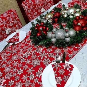 novogodišnji nadstolnjaci: 🎅🤶NOVOGODISNJI SET 🎅🤶 Set za 4 osobe Cena je 3100 dinara Set za 6 — 7